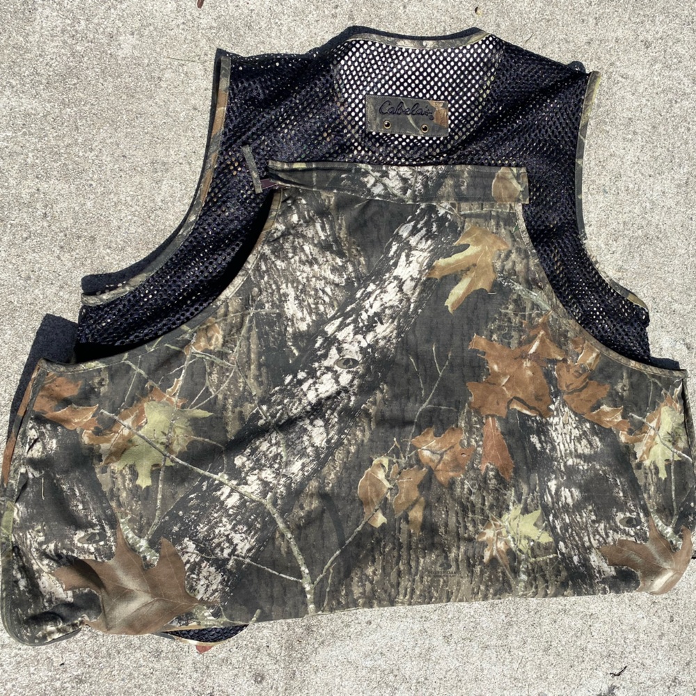 New Cabelas camo vest Size Large